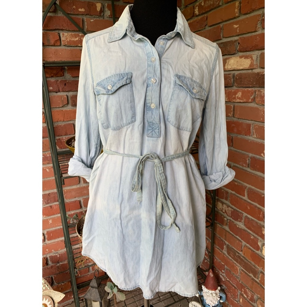 Liz Lange maternity button down blouse - Small